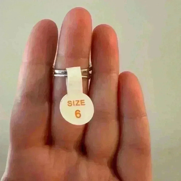 NWT Size 6 Rhodium Plated Ice Crystal Rings - Picture 4 of 5